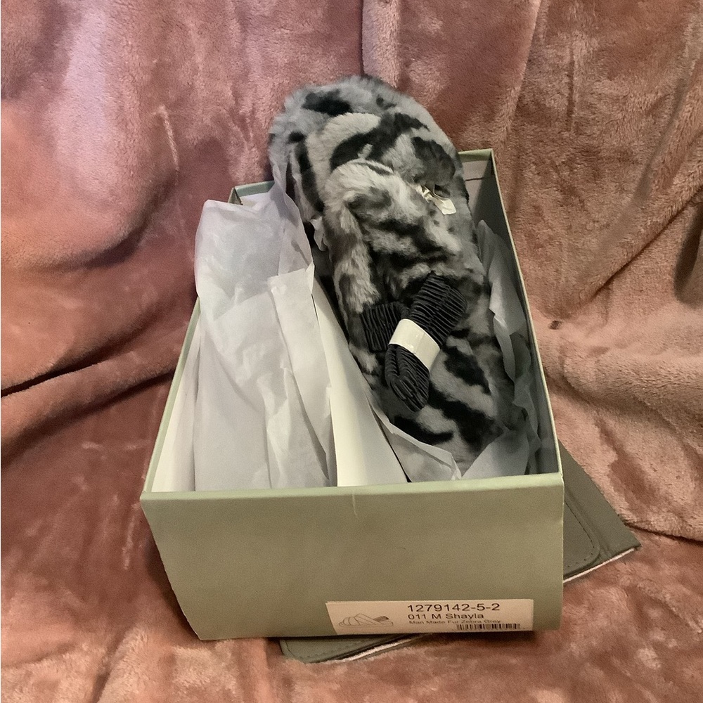 Women's Gray Leopard Print Slippers - image 1